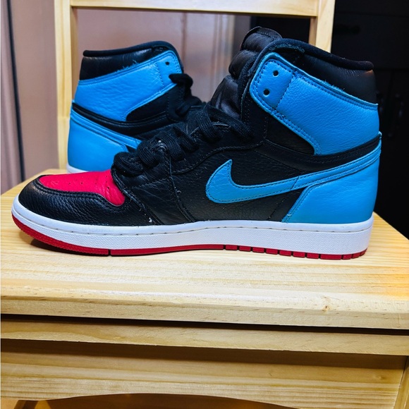 Air Jordan 1 retro High-Top Sneakers in Black, Red, and Blue (nc too chi) - Picture 5 of 12